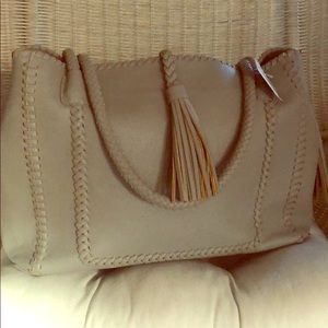 Super cute gray handbag!